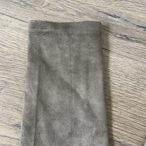 Aritzia Daria suede leggings. XS - Picture 7 of 10